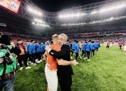 包含足球比赛中球队的团队合作功不可没的词条