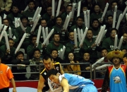 激情四射！职业篮球联赛中球员的场上表现