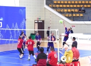 包含比赛现场的观众热情高涨，气氛紧张刺激的词条