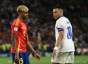 包含欧洲强队斗围绕晋级目标全力拼搏的词条