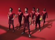 莱万多夫斯基连续十二场比赛得分超过爆冷，老鹰不断突破！观众掌声雷动